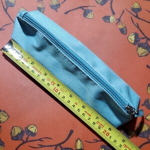 Estee Lauder Aqua Zippered Cosmetic Pouch